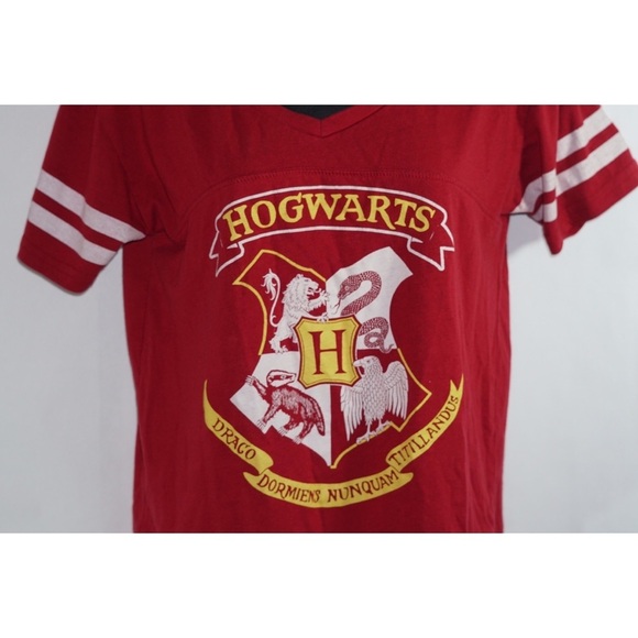 Hogwarts Red T Shirt Size M - Picture 2 of 7